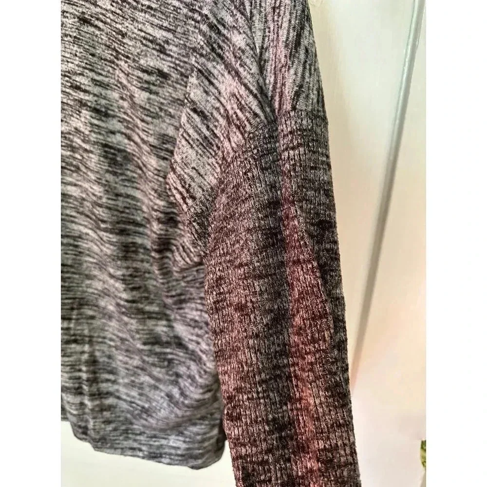 Tahari Women’s size Medium Sweater - Picture 3 of 7